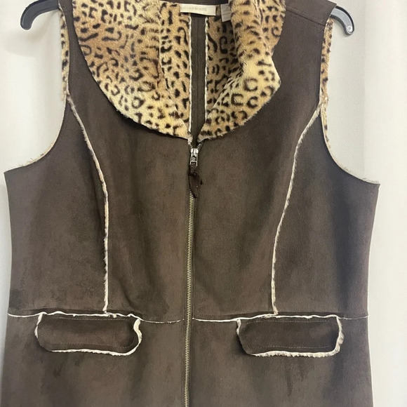 Chico’s vest size 2(Chicos size) brown with leopard collar and lining - Picture 2 of 6
